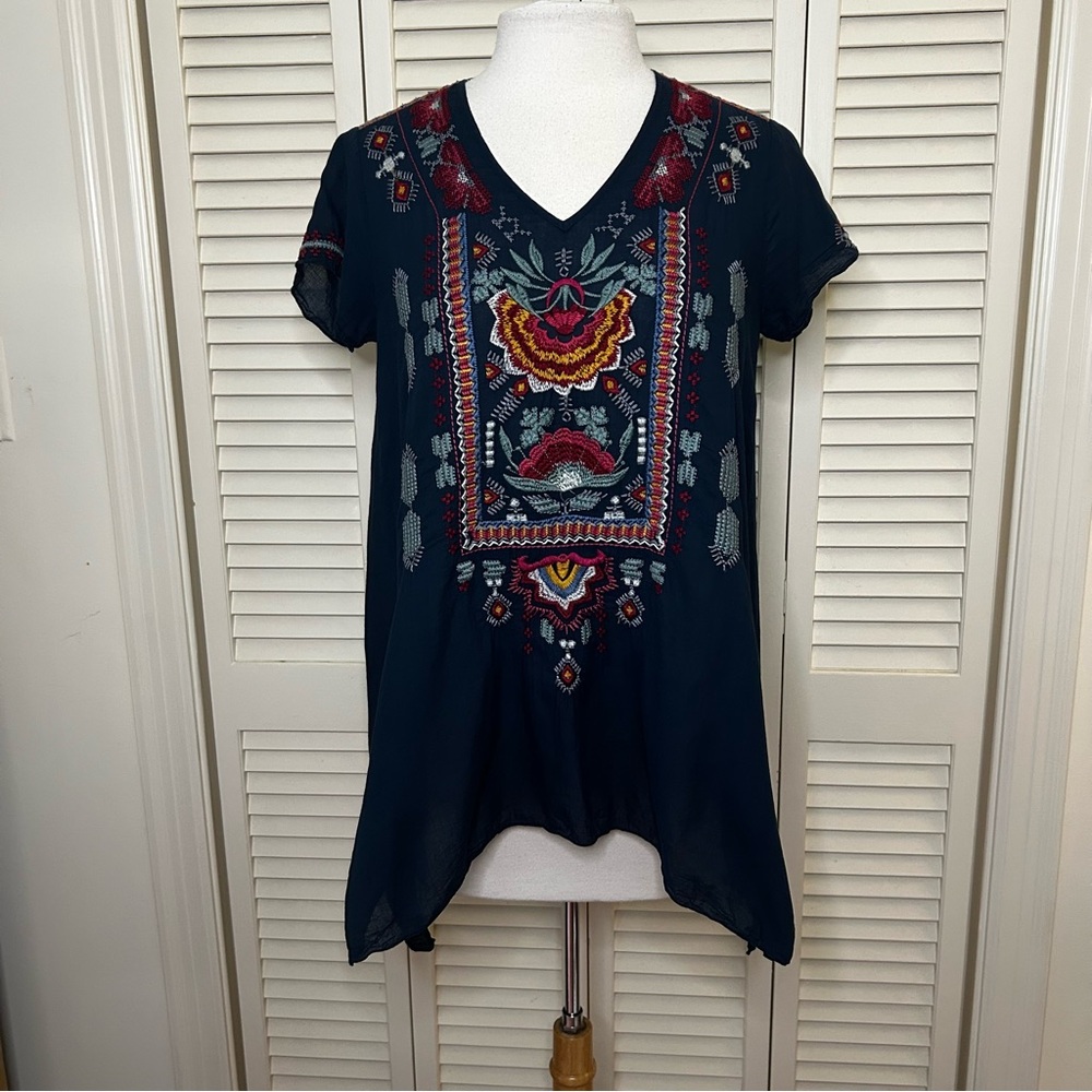 Johnny Was 3J Workshop floral embroidered tunic in navy small
